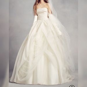 Vera Wang White wedding dress Ivory